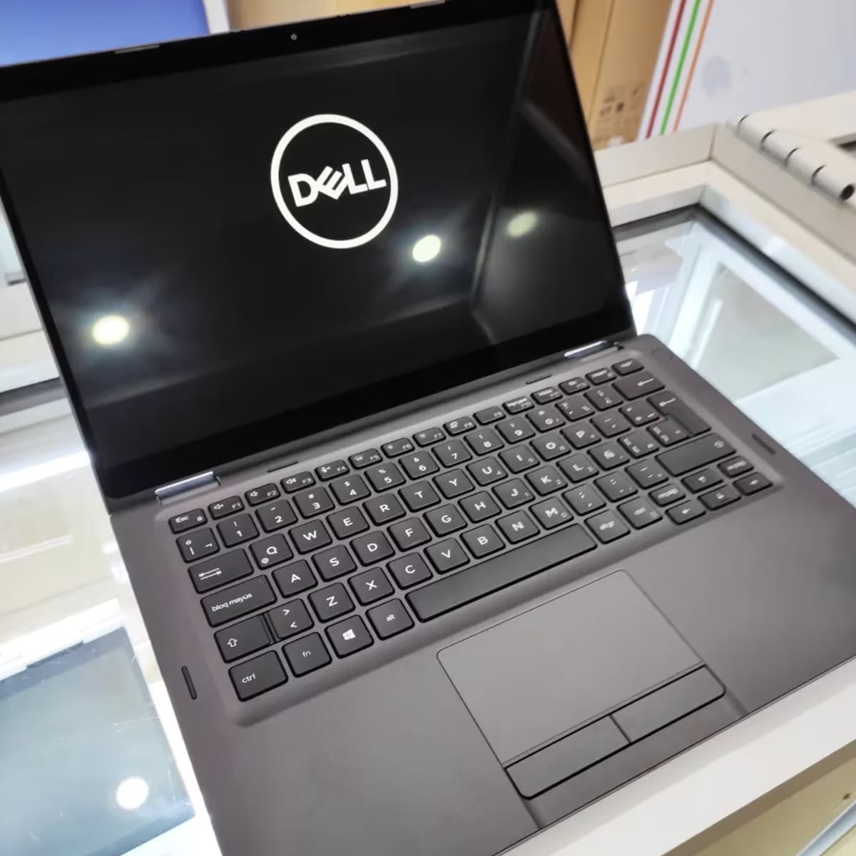 Dell Latitude 5300 Dell Latitude 5300